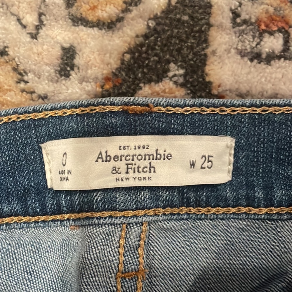 Abercrombie & Fitch Low Rise Jean Short - Picture 3 of 5